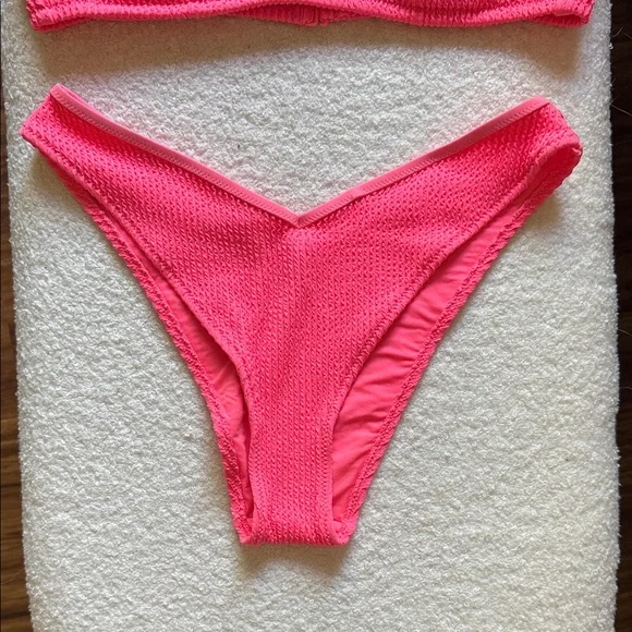 aerie Hot Pink Textured Bikini Top (M) & V‑Cut Bottom (S) - Picture 2 of 6